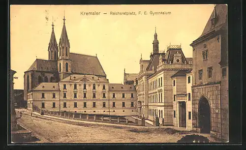 AK Kremsier /Kroméríz, Reichsratplatz, F. E. Gymnasium