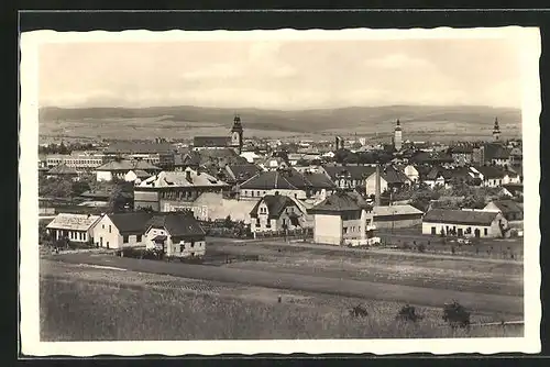 AK Uher. Hradiste, Panorama mit Kirche