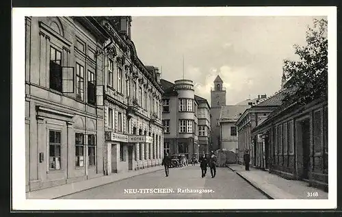 AK Neutitschein, Rathausgasse mit Hotel