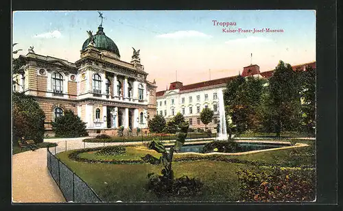 AK Troppau, Kaiser-Franz-Josef-Museum mit Fontäne