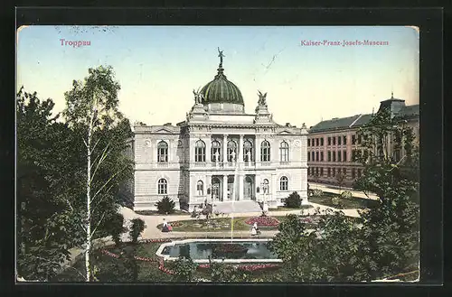 AK Troppau /Opava, Kaiser-Franz-Josef-Museum mit Brunnenfontäne