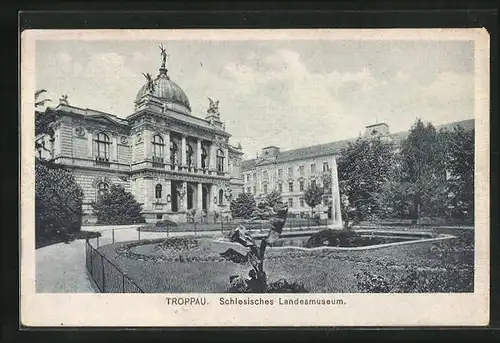 AK Troppau, Wasserfontäne vor schlesischem Landesmuseum