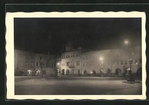 AK Nový Jicín, Stadtplatz und Mariensäule bei Nacht