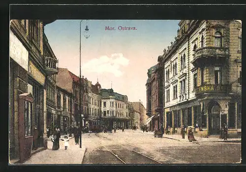 AK Mor. Ostrava, Strassenpartie mit Geschäft und Strassenbahn