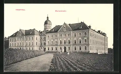 AK Troppau, Feldarbeit vor dem Marienkloster