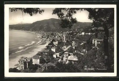 AK Alassio, Panoramablick auf die Küstenstadt