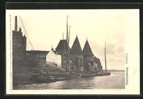 AK Marienburg / Malbork, Brückentor am Hafen
