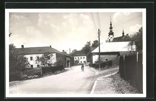 AK Zauchtel, Strassenpartie mit Kirche