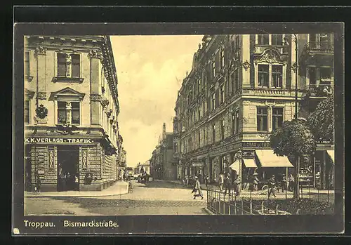 AK Troppau, Bismarckstrasse mit Geschäften
