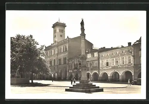 AK Frenstat pod Radh., Strassenpartie mit Drogerie und Denkmal