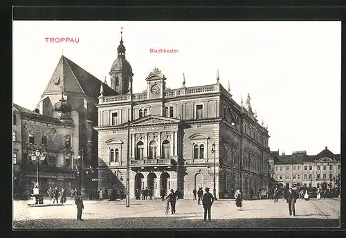 AK Troppau /Opava, Platz vor dem Stadttheater