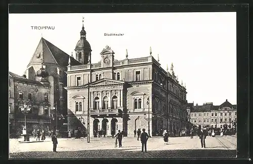 AK Troppau /Opava, Platz vor dem Stadttheater