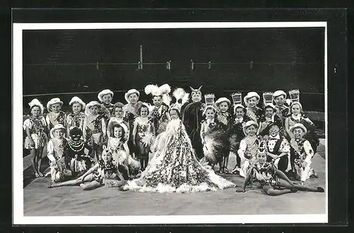 AK München-Solln, C. H. Schäfers Circus-Stadt Liliput, Gruppe in Manege