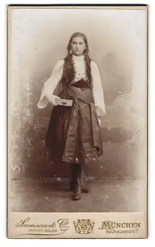 Fotografie Samson & Co., München, Neuhauserstr. 7, Portrait junges Mädchen zum Fasching als Zigeunerin verkleidet
