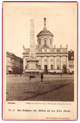 Fotografie Paul Herrmann, Potsdam, Ansicht Potsdam, Blick auf das Rathaus mit Obelisk auf dem alten Markt