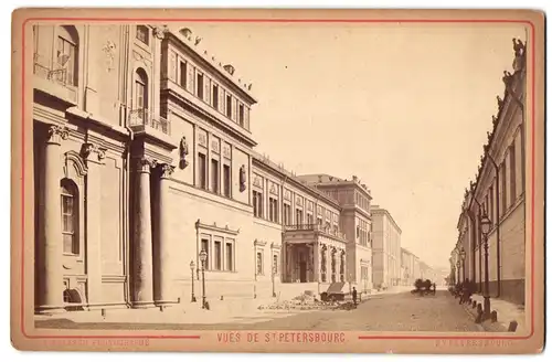 Fotografie A. Felisch, St. Petersburg, Ansicht St. Petersburg, Strassenpartie an der Eremitage, Strassenbau