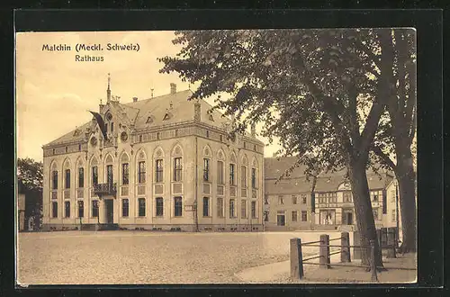 AK Malchin /Meckl. Schweiz, Rathaus mit Strassenpartie