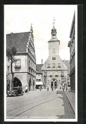 AK Brandenburg /Havel, Strassenpartie mit Kurfürstenhaus und Rathaus am Mittag