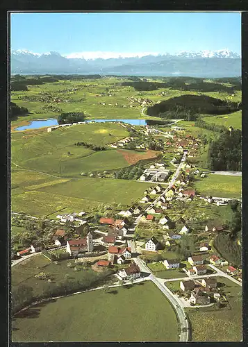 AK Neuravensburg-Schwarzenbach, Gesamtansicht aus der Vogelschau mit Alpenkette