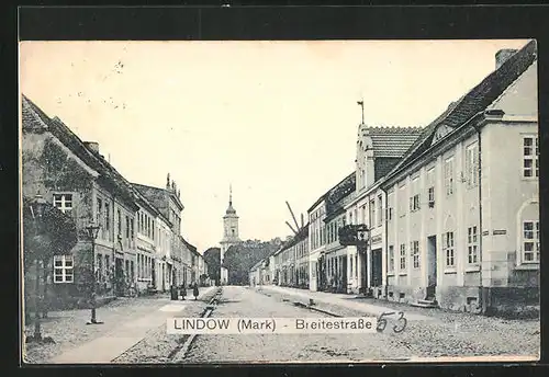 AK Lindow /Mark, Breitestrasse gegen Kirche