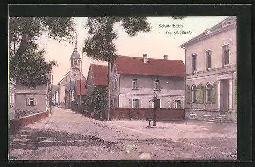 AK Schwalbach / Taunus, Schulstrasse mit Kirche