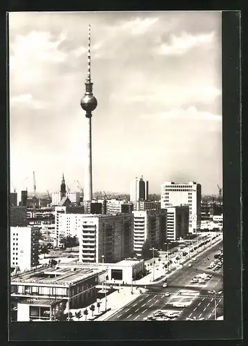 AK Berlin, Karl-Marx-Allee mit Fernsehturm