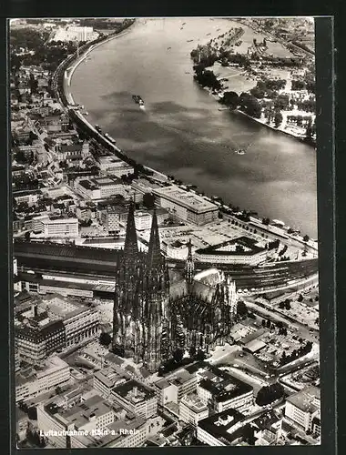 AK Köln am Rhein, Dom mit Hauptbahnhof vom Flugzeug aus