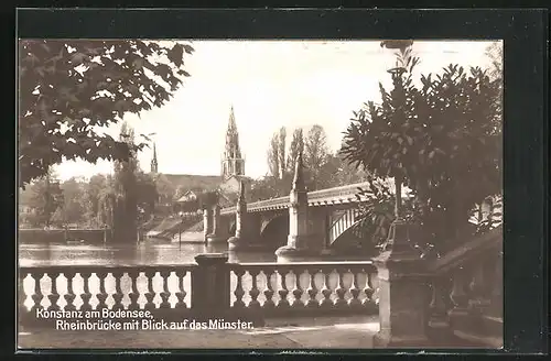 AK Konstanz am Bodensee, Rheinbrücke mit Blick auf das Münster