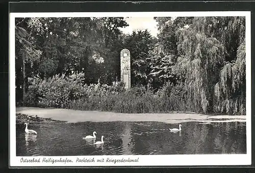 AK Ostseebad Heiligenhafen, Parkteich mit Kriegerdenkmal
