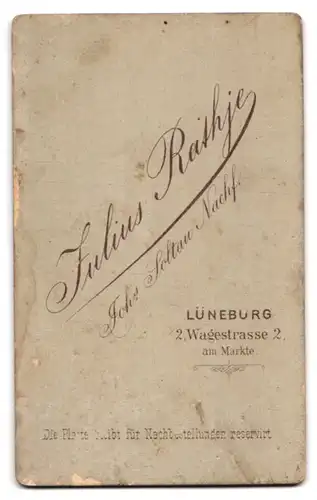 Fotografie Julius Rathje, Lüneburg, Wagestrasse 2, Portrait Herr mit Zwirbelbart im Anzug