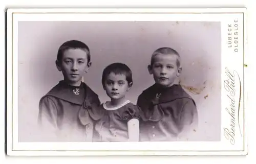 Fotografie Bernhard Prill, Lübeck, Breitestr. 97, Portrait dreier entzückender Kinder