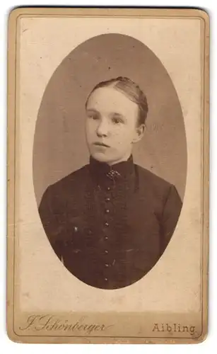 Fotografie F. Schönberger, Aibling, Portrait junges Mädchen mit Flechtfrisur und edler Bluse