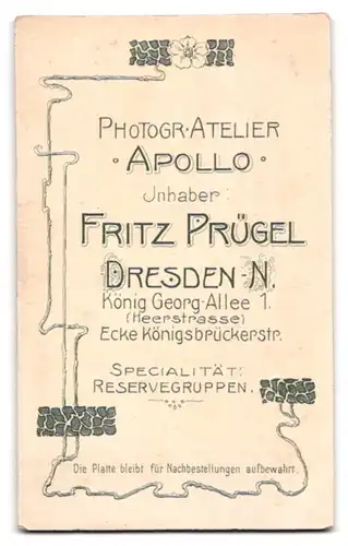 Fotografie Atelier Apollo, Dresden, König Georg Allee 1, Portrait niedliches Kleinkind im festlichen Kleid