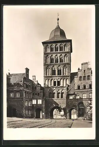 Foto-AK Deutscher Kunstverlag, Nr. 22: Lübeck, Stadtseite vom Burgtor