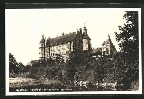 AK Güstrow in Meckl., Schloss vom Wall gesehen