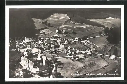 AK Friedenweiler im Hochschwarzwald, Fliegeraufnahme der Ortschaft, das Schloss im Vordergrund, Hotel und Kurhaus