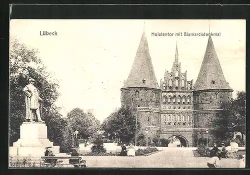 AK Lübeck, Holstentor mit dem Bismarckdenkmal