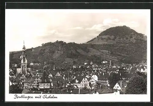 AK Reutlingen am Achalm, Ortstotale mit der Kirche unter dem Berg