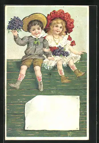 Präge-Lithographie Kinder, mit Blumen auf einer Holzwand sitzend