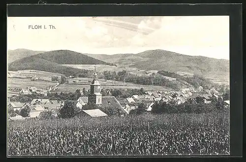 AK Floh i. Th., Blick von den Feldern auf die Kirche im Ort