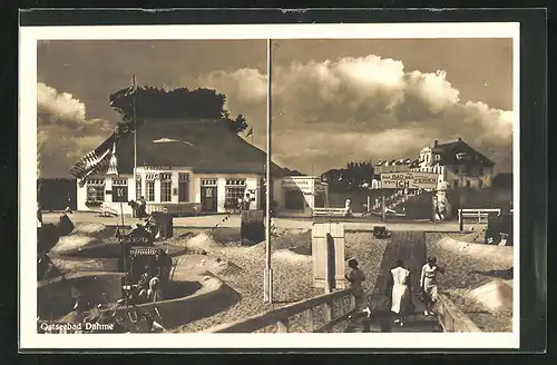 AK Dahme in Holstein, Strandleben mit Körben an der Lesehalle