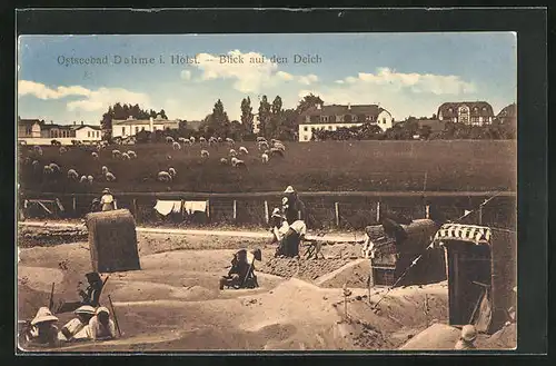 AK Dahme in Holstein, Blick auf den Deich, Badegäste am Strand