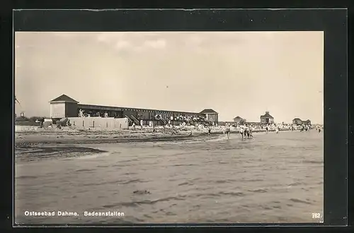 AK Dahme in Holstein, Blick vom Wasser auf die Badeanstalten