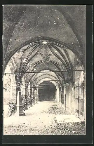 AK Stralsund, Klostergang der Johanniskirche, am Ehrenmal