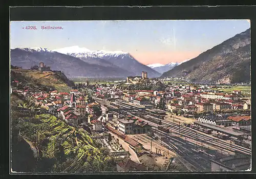 AK Bellinzona, Blick über den Bahnhof und die Stadt auf die Alpen