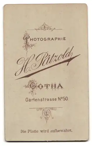 Fotografie H. Pätzold, Gotha, Portrait junger Herr im Anzug mit Einstecktuch