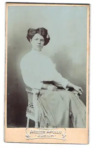 Fotografie Atelier Apollo, Zürich, Kasernenstr. 81, Portrait hübsche junge Dame mit modischer Frisur