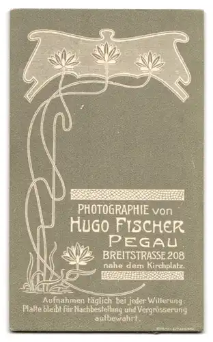 Fotografie Hugo Fischer, Pegau, Breitestr. 208, Portrait junger Herr mit Bürstenhaarschnitt und Knebelbart