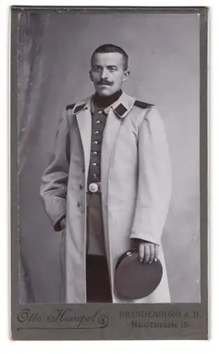 Fotografie Otto Hempel, Brandenburg / Havel, Hauptstr. 19, Soldat in Uniform Feld-Art.-Rgt. 3