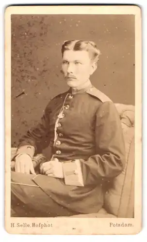 Fotografie H. Selle, Potsdam, Yorkstr. 4, Uffz. Jäger in Uniform